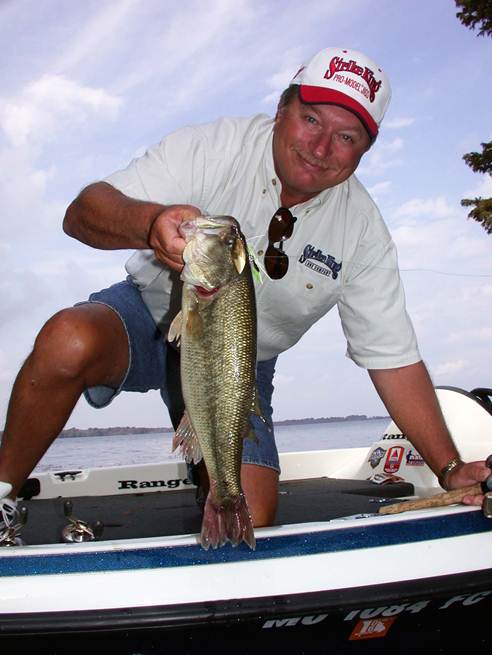 How Denny Brauer Fishes the Buzzbait for Bass in Cool Weather - John In The  WildJohn In The Wild