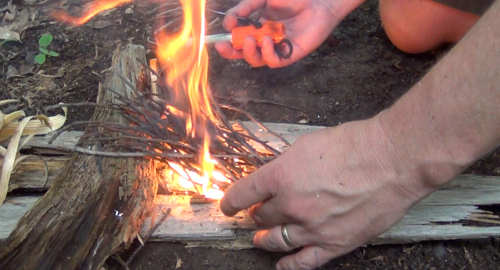 How to Use a Magnesium Fire Starter | OutdoorHub