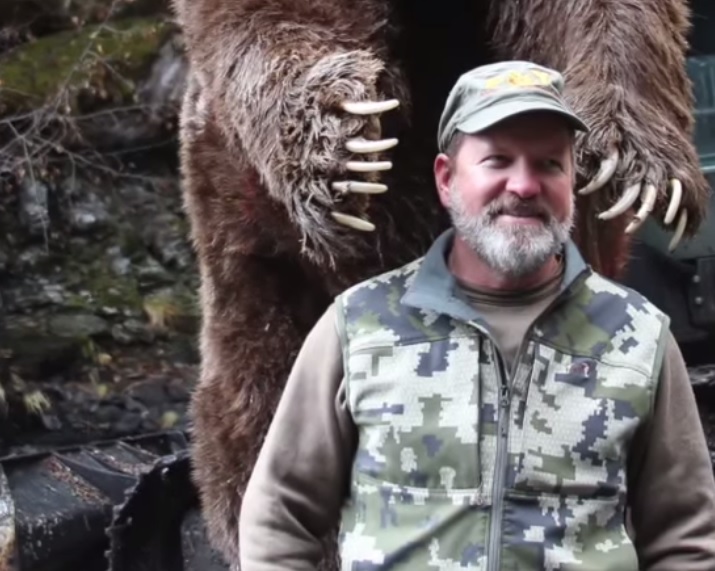 video-kodiak-bear-charges-bowhunter-after-arrow-hits-outdoorhub