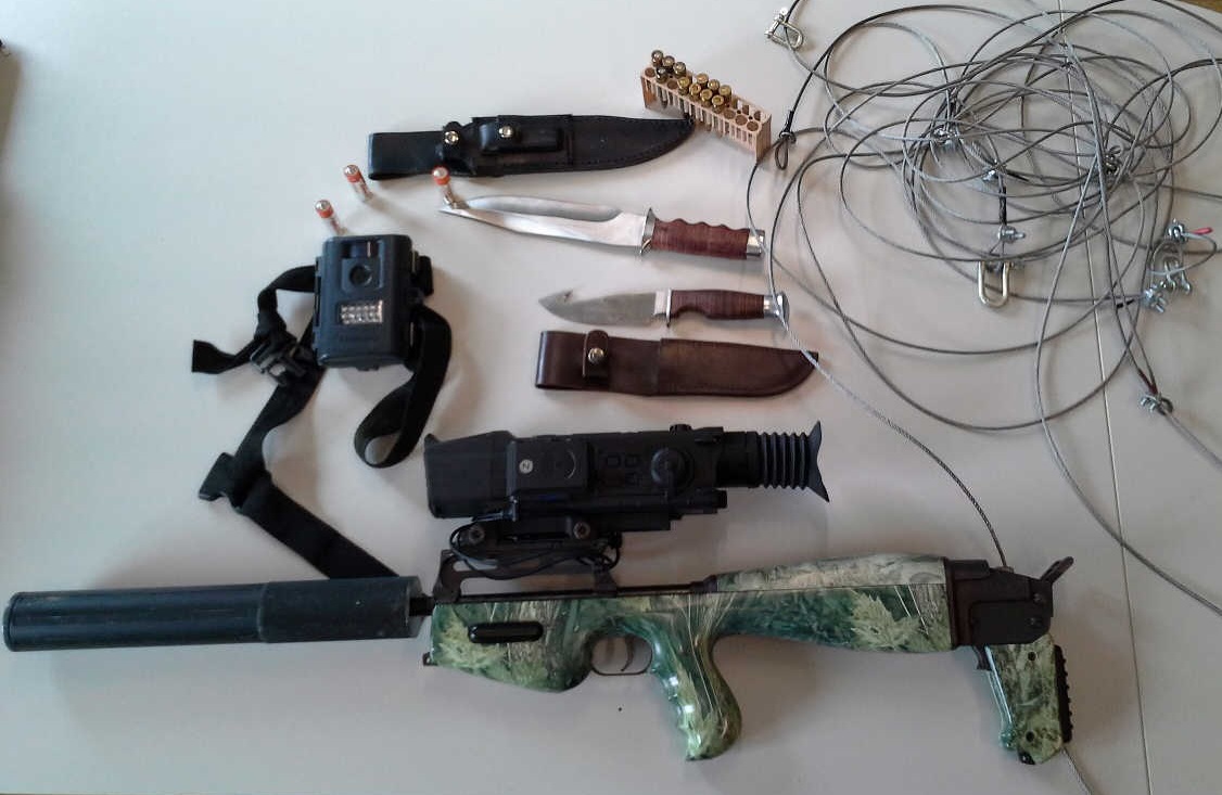 Photos: Homemade Weapons Confiscated from European Poachers | OutdoorHub