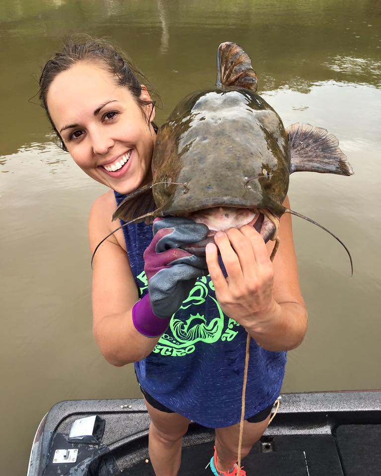 Female News Reporter Hooked On Noodling Outdoorhub 