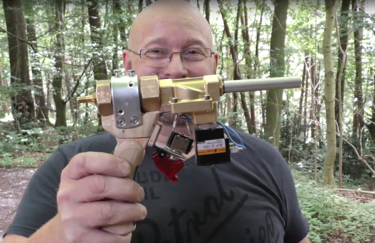 Video Ridiculously Powerful Pistol Size Pneumatic Arrow