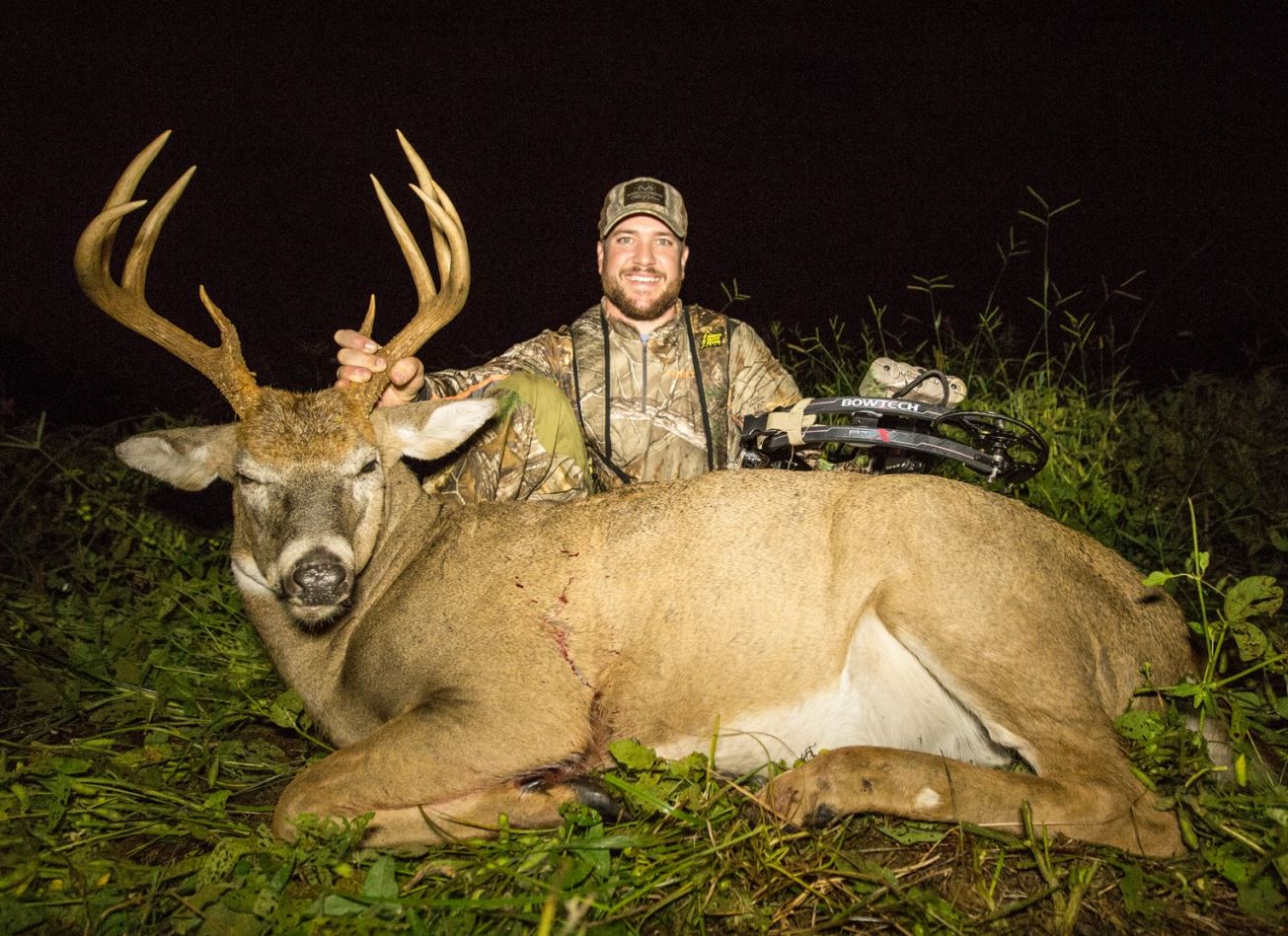 Heartland Bowhunter Michael Hunsucker Shoots Giant 7-Year-Old Buck ...