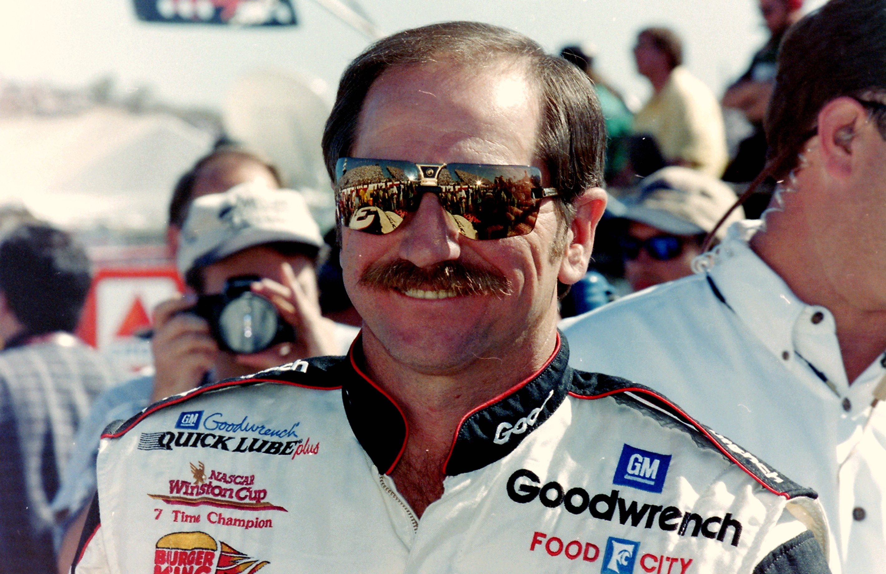 remember-that-time-dale-earnhardt-broke-his-hand-on-a-poacher-s-face