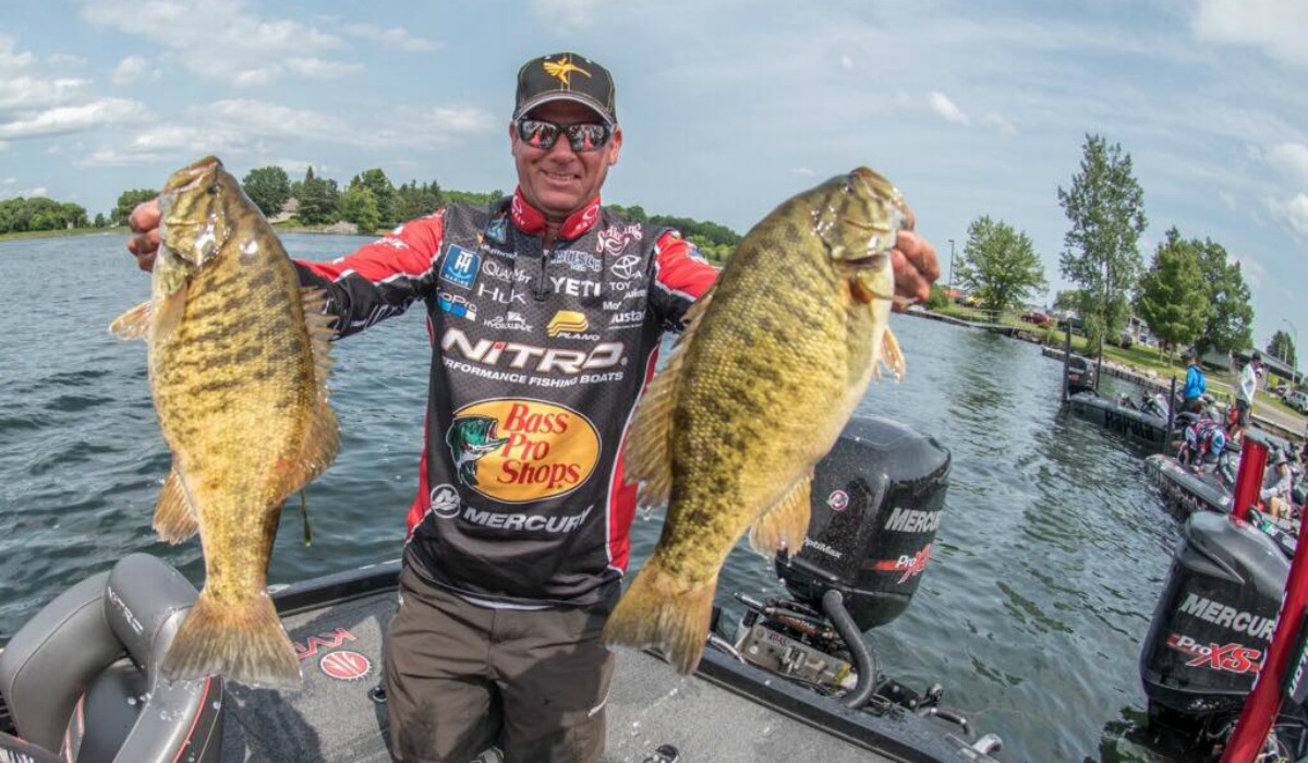 Video Minn Kota Signs 7Time Bassmaster Angler of the Year Kevin