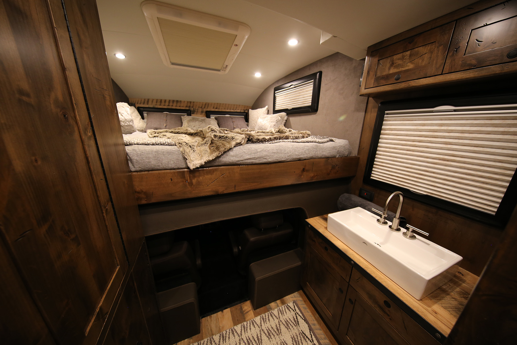 EarthRoamer XV-HD: This Ultimate Expedition Camper is a Luxurious Cabin