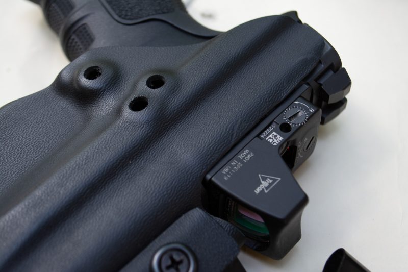 Clinger No Print WonderはフルサイズのBeretta APX RDOで非常にうまく機能したので、私は光学のための部屋を可能にするためにDremelツールの調整を行ったかもしれません。 はい、それにあなたの心を置けば視覚装備されていた大型のピストルを容易に運ぶことができます。 