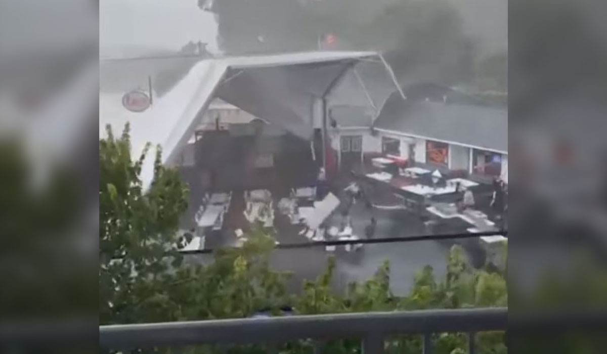 Video: Strong Winds Send Event Tent and Restaurant Workers Flying