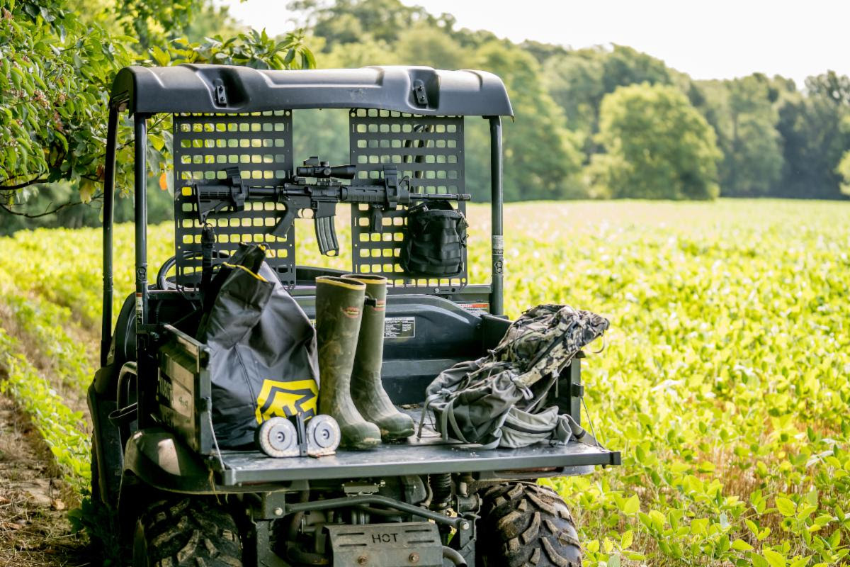 The #701 UTV Dual Horizontal Gun Rack - 15.25 X 25 RMPX™ Package contents include: QTY 2 - 15.25 X 25 RMPX QTY 2 - Rifle Rack - Rubber Clamps QTY 1 - Large Utility Pouch QTY 1 - RMP Fastening Kit™ - Self Drilling Screws + Nylon Spacers [Qty 8 total screws + spacers] QTY 4 - Hook & Loop Cinch Straps - 12" [Qty 8 total cinch straps] Compatibility: Rifle Rack - Rubber Clamps compatible with most rifles and shotguns. Adjustable Hook & Loop Cinch Straps provide universal mounting options for UTV's. Self Drilling screws and nylon spacers mounted to roll bars by drilling through the RMPX™