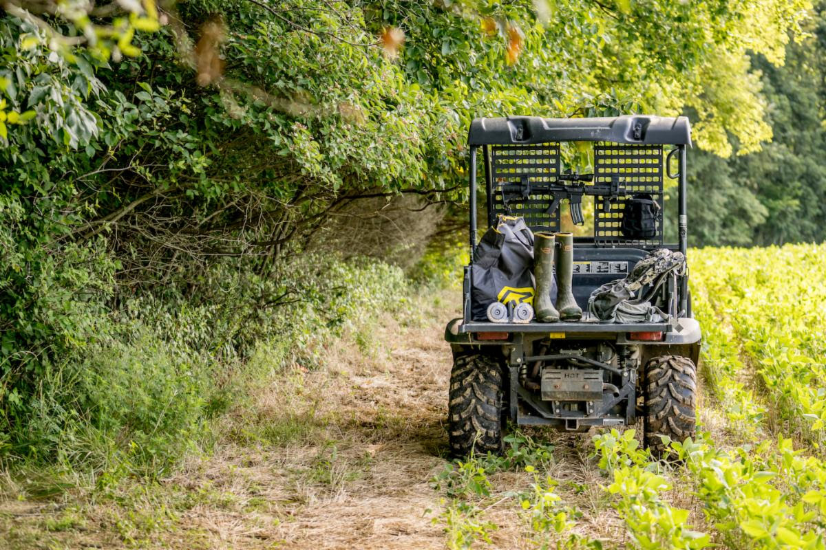 The #701 UTV Dual Horizontal Gun Rack - 15.25 X 25 RMPX™ Package contents include: QTY 2 - 15.25 X 25 RMPX QTY 2 - Rifle Rack - Rubber Clamps QTY 1 - Large Utility Pouch QTY 1 - RMP Fastening Kit™ - Self Drilling Screws + Nylon Spacers [Qty 8 total screws + spacers] QTY 4 - Hook & Loop Cinch Straps - 12" [Qty 8 total cinch straps] Compatibility: Rifle Rack - Rubber Clamps compatible with most rifles and shotguns. Adjustable Hook & Loop Cinch Straps provide universal mounting options for UTV's. Self Drilling screws and nylon spacers mounted to roll bars by drilling through the RMPX™