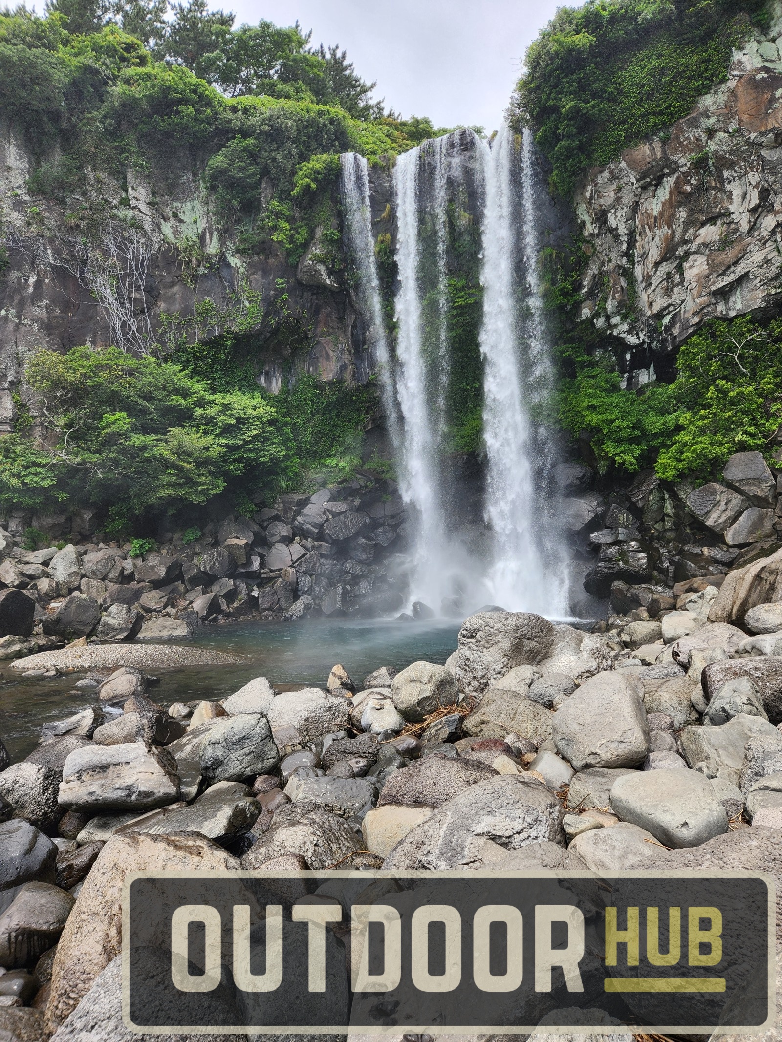 Traveling South Korea – Waterfalls & Haenyeo on Jeju Island