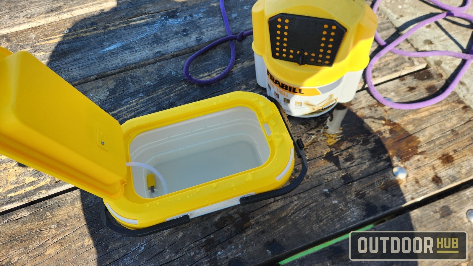 Frabill Collapsible Bait Bucket w/ Aerator