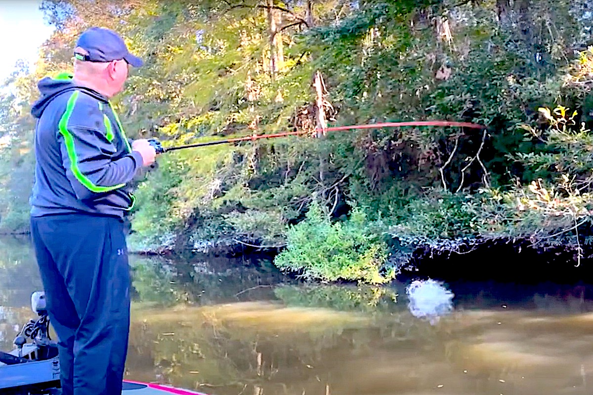 Utilizing a Comply with-up lure to Catch Brief-striking Bass